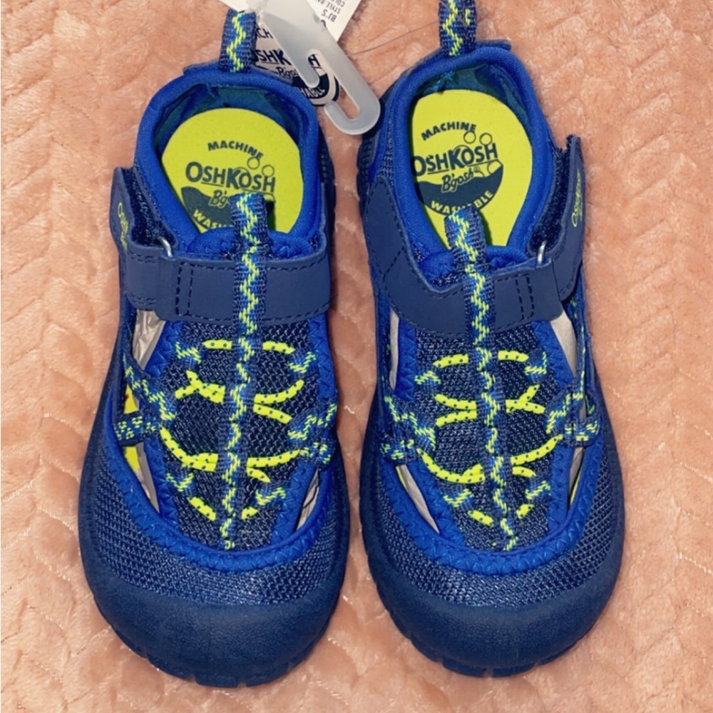 New toddlers size 10 OshKosh B’gosh summer shoes